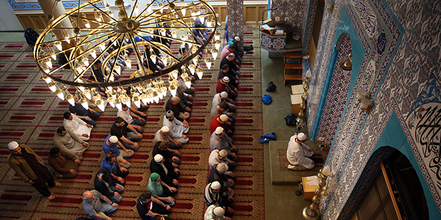 Most U S Muslims Observe Ramadan By Fasting Pew Research Center