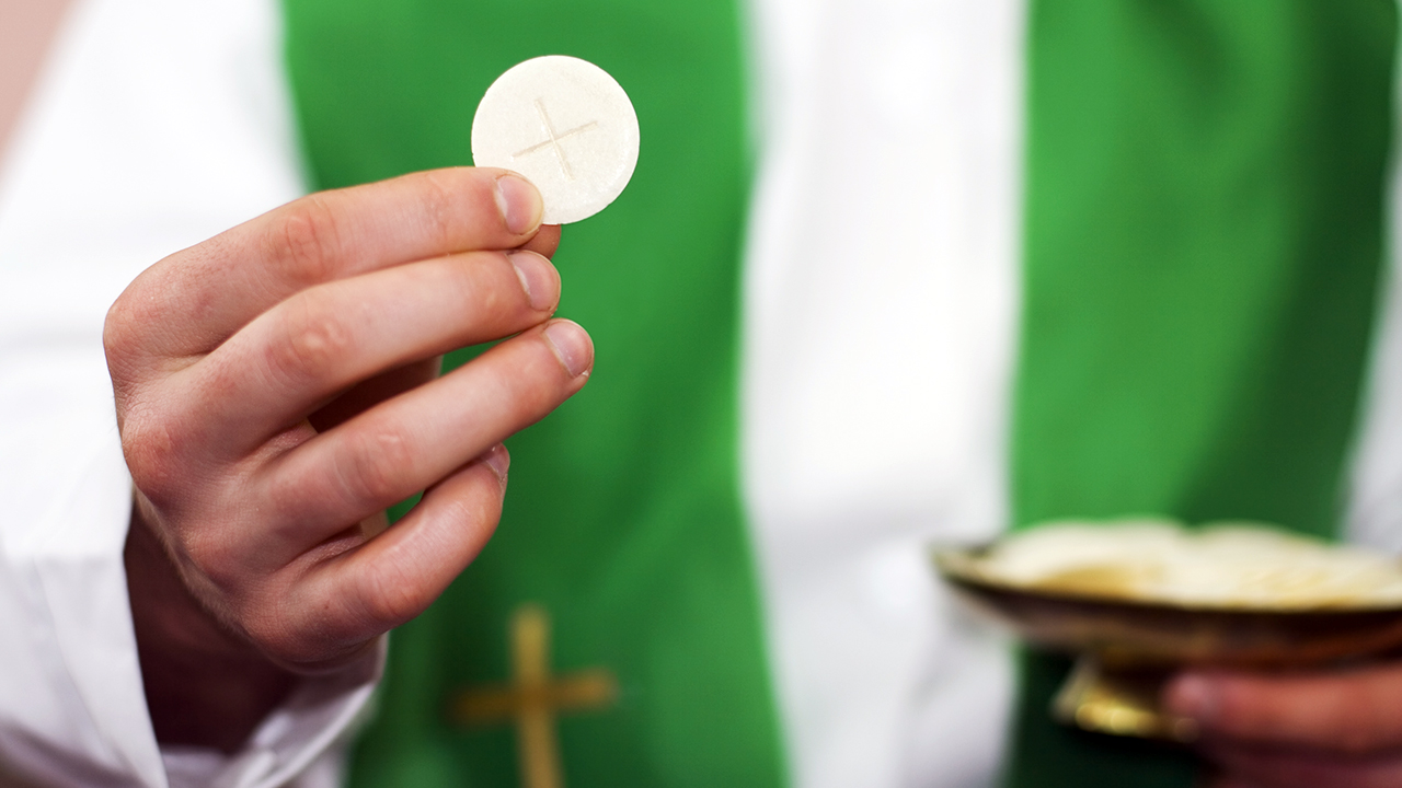 One Third Of U S Catholics Believe In Transubstantiation Pew