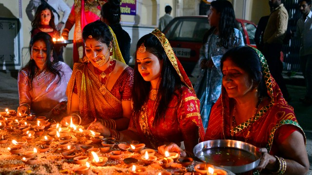 Indian 10th Class Girl Sex - 7 facts about Hindus around the world | Pew Research Center